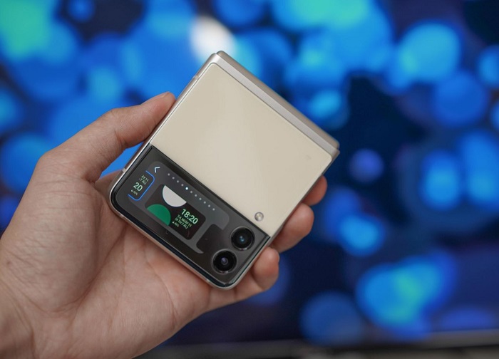 Galaxy Z Flip3 khi gập lại vô cùng gọn gàng