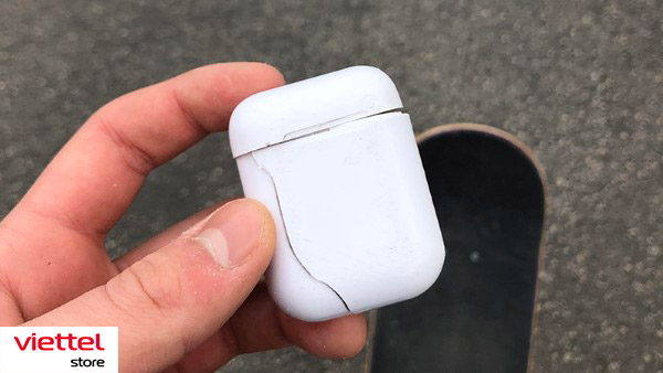 Vỏ hộp Airpods bị vỡ