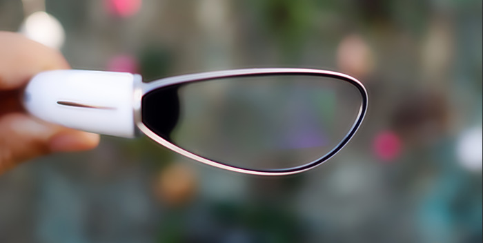 Air Glass có thiết kế một mắt được gắn cùng gọng kính đi kèm trong hộp