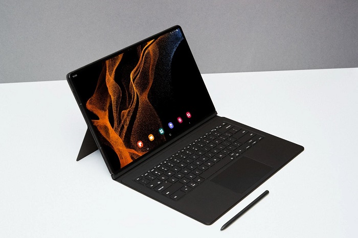 Tab S8 Ultra hỗ trợ bút S Pen và phần mềm Samsung DeX rất tiện dụng