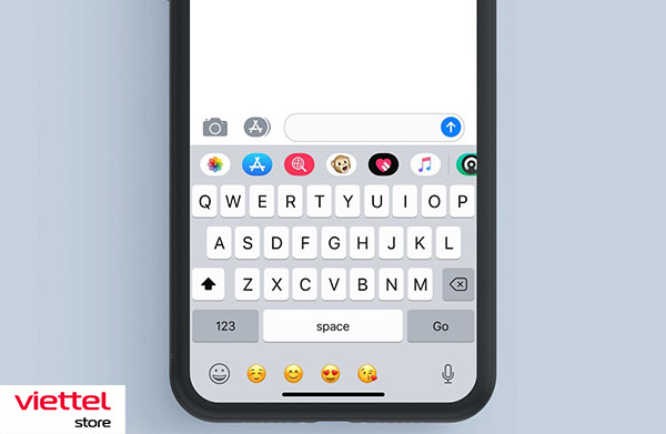 Thay đổi font chữ bàn phím iPhone: Thật tuyệt vời khi iPhone năm 2024 sẽ giúp người dùng có thể dễ dàng thay đổi font chữ trên bàn phím của mình. Bất kể bạn thích font chữ nào, bạn đều có thể tuỳ chọn một cách dễ dàng chỉ với vài thao tác đơn giản. Điều này sẽ mang đến trải nghiệm sử dụng điện thoại tuyệt vời hơn cho người dùng. Cùng trải nghiệm những font chữ mới lạ và độc đáo trên bàn phím iPhone của bạn!