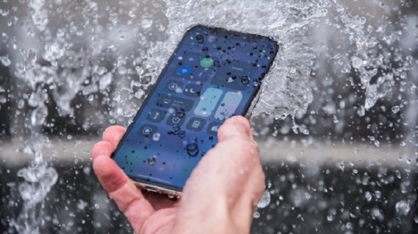 iPhone bị ngấm nước ảnh hưởng đến khả năng hoạt động