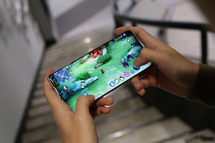 Xiaomi 12 Pro chơi game được bao lâu?