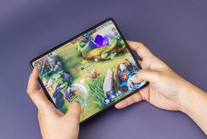 Chơi game trên Galaxy Z Fold3
