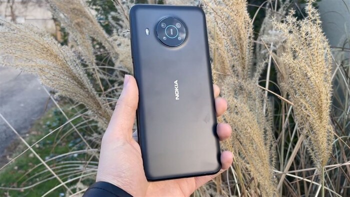 Trên tay Nokia X100: Thiết kế đẹp mắt, cấu hình ổn