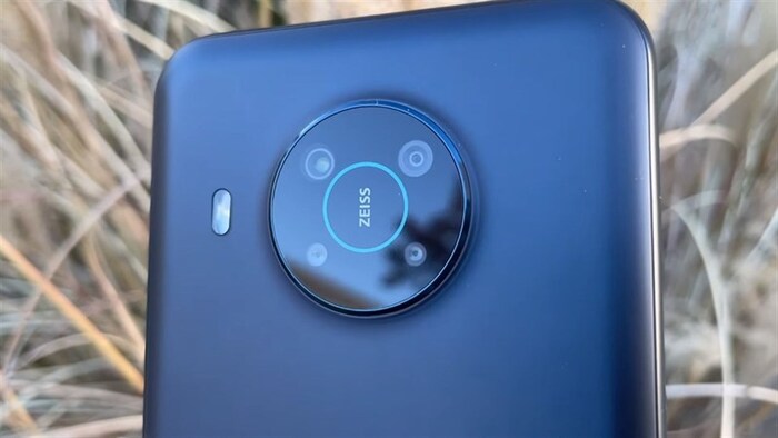 Cận cảnh cụm camera sau của Nokia X100