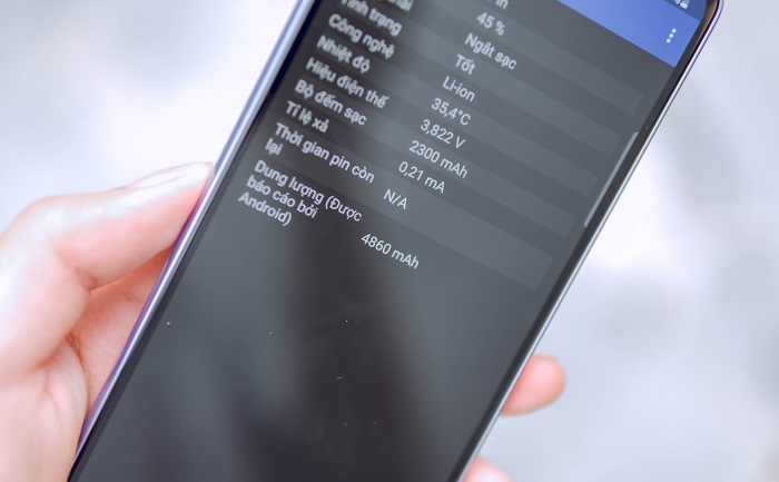 Galaxy A53 5G được trang bị viên pin 5.000 mAh hỗ trợ sạc nhanh 25W và đạt chuẩn chống nước IP67