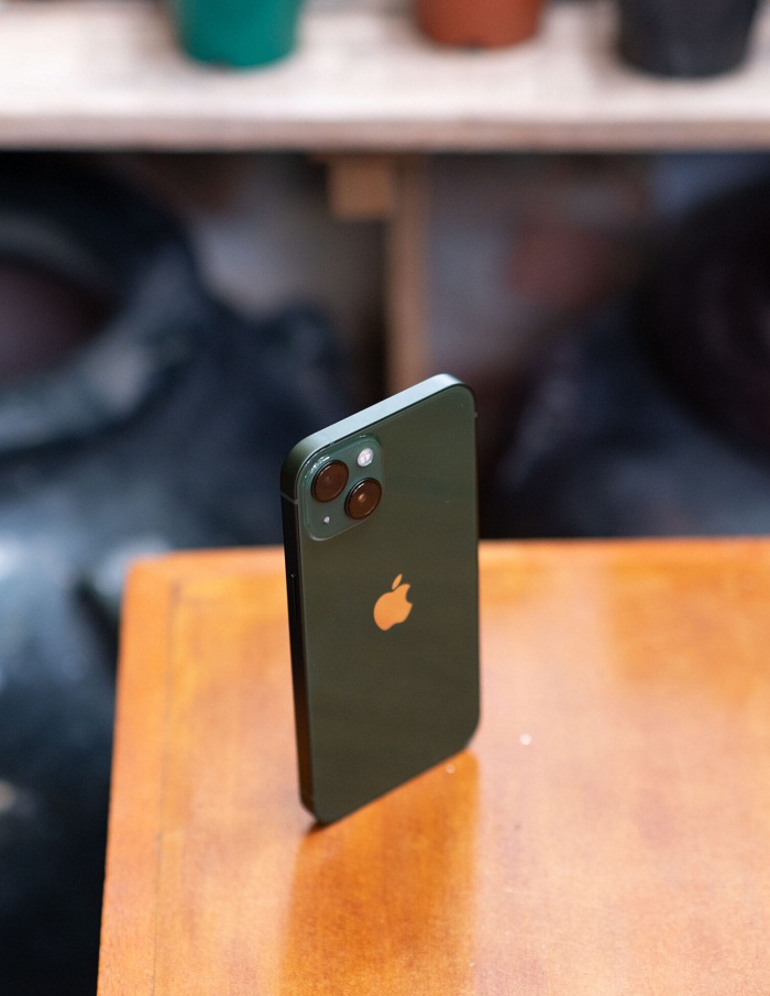 iPhone 13 màu mới cũng được trang bị con chip Apple A15 Bionic như phiên bản màu khác