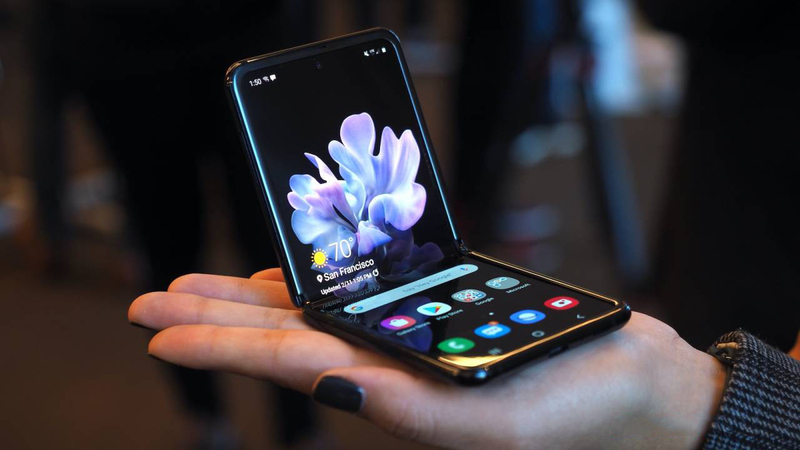 Galaxy Z Flip phiên bạn dạng 2020 đến giờ vẫn “bùng nổ” doanh thu bỏ mặc đại dịch Covid-19.