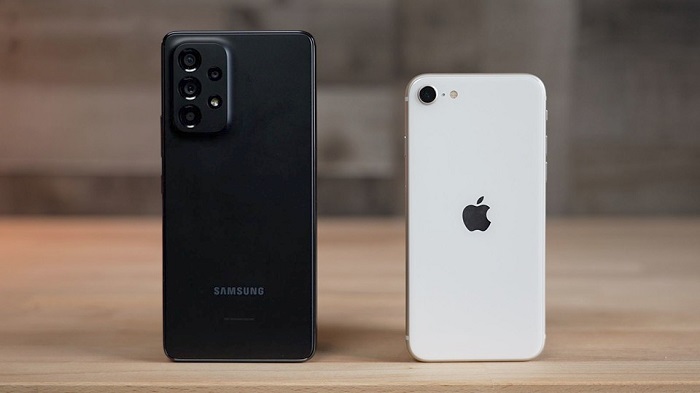 iPhone SE 2022 nhỏ bé bên Galaxy A53
