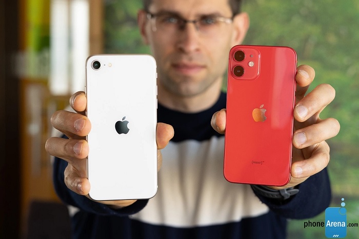 So sánh iPhone 12 mini với iPhone SE 2022