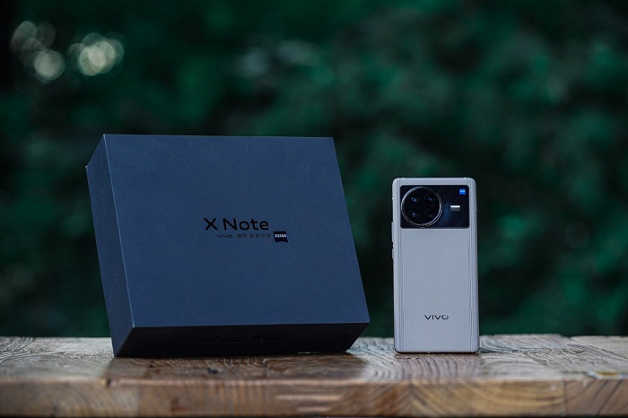 Vivo X Note và hộp đựng
