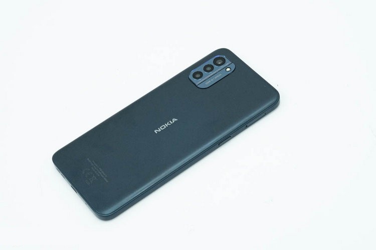 Mặt lưng Nokia G21 được làm từ chất liệu nhựa