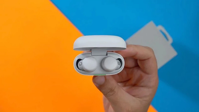AirPods Pro có chế độ xuyên thấu chất lượng hơn, nên âm thanh xung quanh rõ ràng và tự nhiên hơn