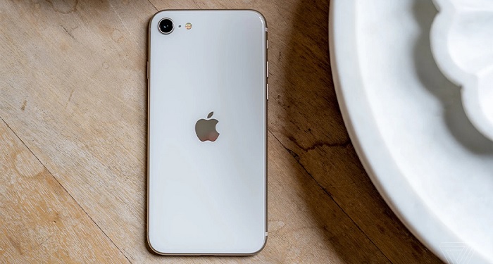 iPhone SE 2022 được hoàn thiện tốt hơn nhưng có thiết kế khá lỗi thời