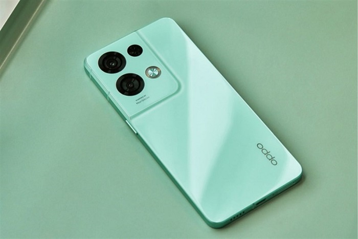 Cụm camera Reno8 Pro+ được thiết kế liền mạch với mặt lưng