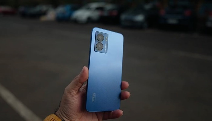 Realme Narzo 50 5G phiên bản màu xanh với thiết kế sang trọng