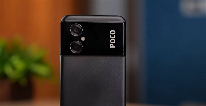 Cụm camera sau của POCO M4 5G được thiết kế vô cùng nổi bật với hai ống kính lớn cùng khung hình chữ nhật tràn viền