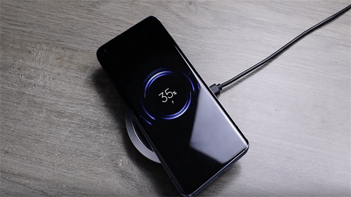 Vivo V25 Pro 5G có thể được trang bị sạc nhanh 80W