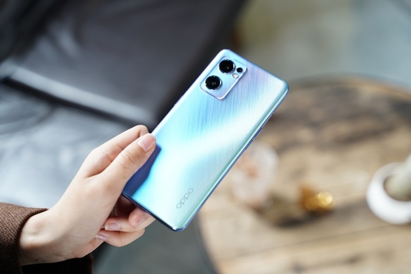 Nhiều thương hiệu điện tử phải dè chừng OPPO với siêu phẩm Reno7 5G với khả năng hoạt động mạnh cùng sạc siêu nhanh mang lại trải nghiệm sử dụng liên tục, không lo chờ đợi.