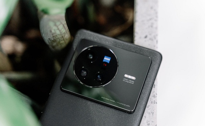 Vivo X80 sở hữu cụm 3 camera sau với cảm biến chính 50MP