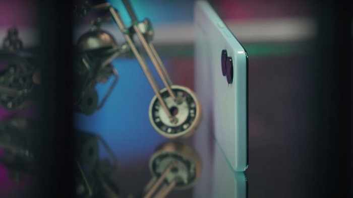 Cạnh trên của Tecno Camon 19 Neo