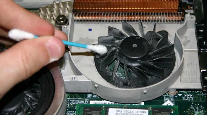 Vệ sinh PC nhằm bàn bên trên nhà