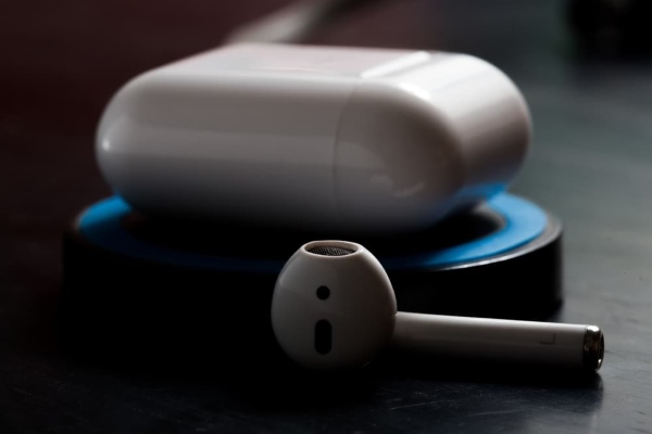 Cách sạc hộp airpods