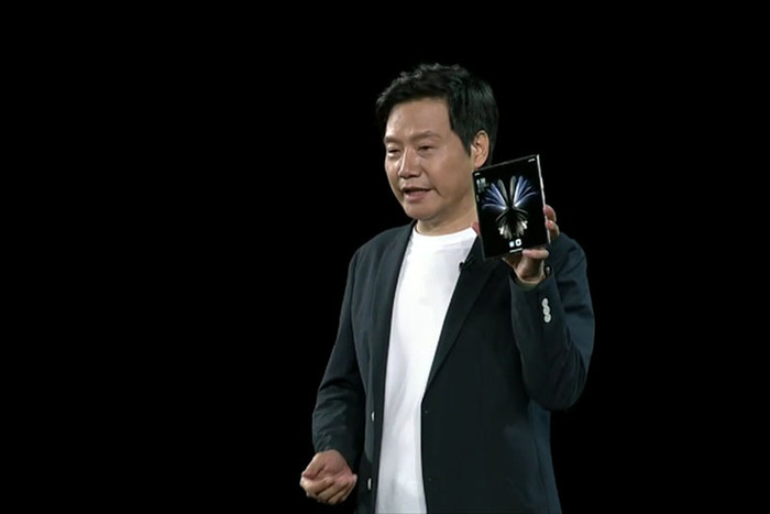Trên tay Xiaomi MIX Fold 2