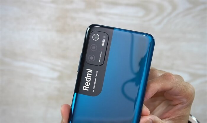Redmi Note 11 SE 5G có cụm camera kép ở mặt sau cùng cảm biến selfie ở mặt trước