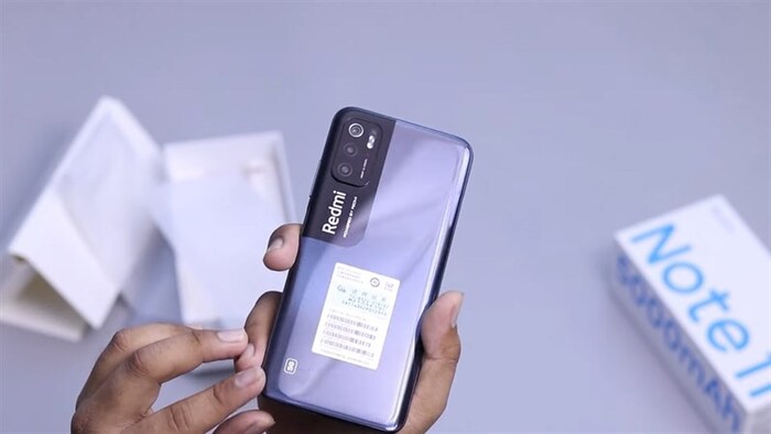 Redmi Note 11 SE 5G có mặt lưng được hoàn hiện từ như bóng