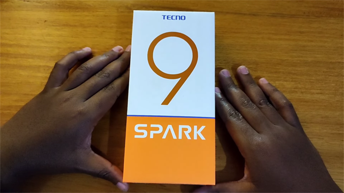 Hộp đựng Tecno Spark 9 có thiết kế quen thuộc