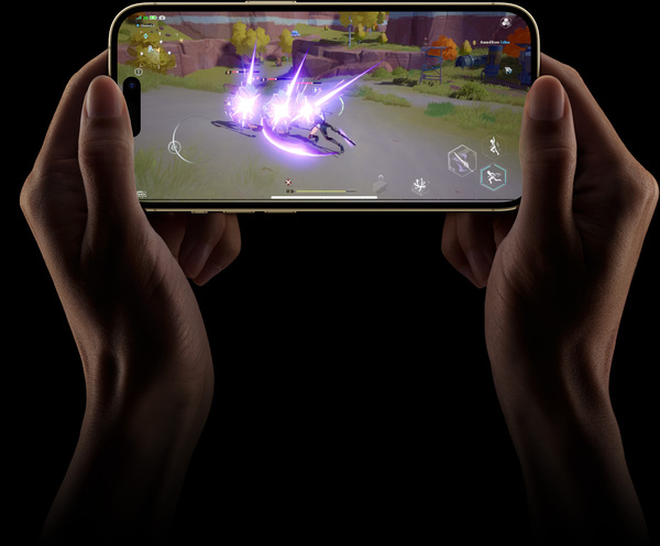 iPhone 14 Pro Max có kích thước lớn hơn, cho trải nghiệm hình ảnh rõ ràng hơn khi chơi game