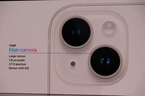 iPhone 14 trắng bản tiêu chuẩn có khẩu độ ống kính camera lên đến f/1.9