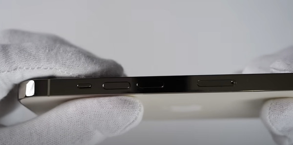 Khung của iPhone 14 Pro cứng cáp bằng thép