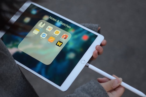 Các mẫu iPad khác có thể sạc trực tiếp Apple Pencil thế hệ đầu tiên