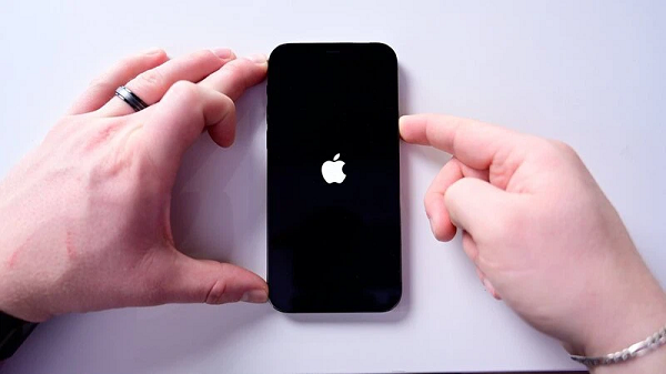 Lỗi sạc pin iPhone không vào: Nguyên nhân và cách khắc phục