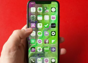 Nguyên nhân và cách khắc phục hiện tượng màn hình iPhone bị xanh lá cây