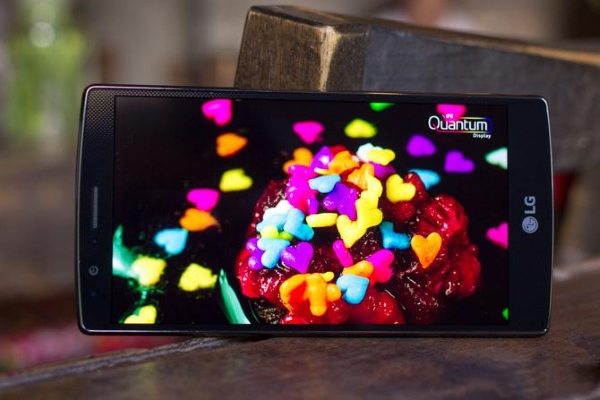 Hãng LG sử dụng vật liệu mới có tên Negative LC dùng để sản xuất tấm nền LCD
