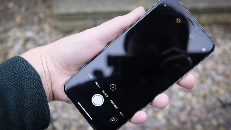 Màn hình iPhone XS bị chấm đen: Nguyên nhân và cách xử lý