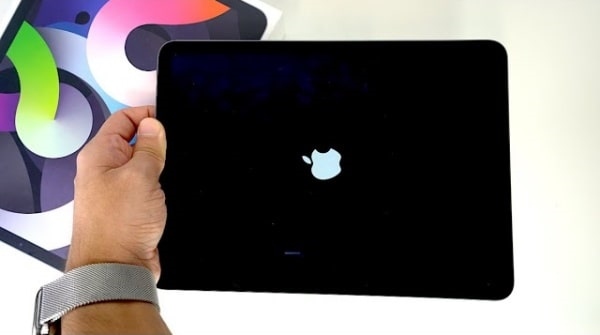 Cách khởi động lại iPad