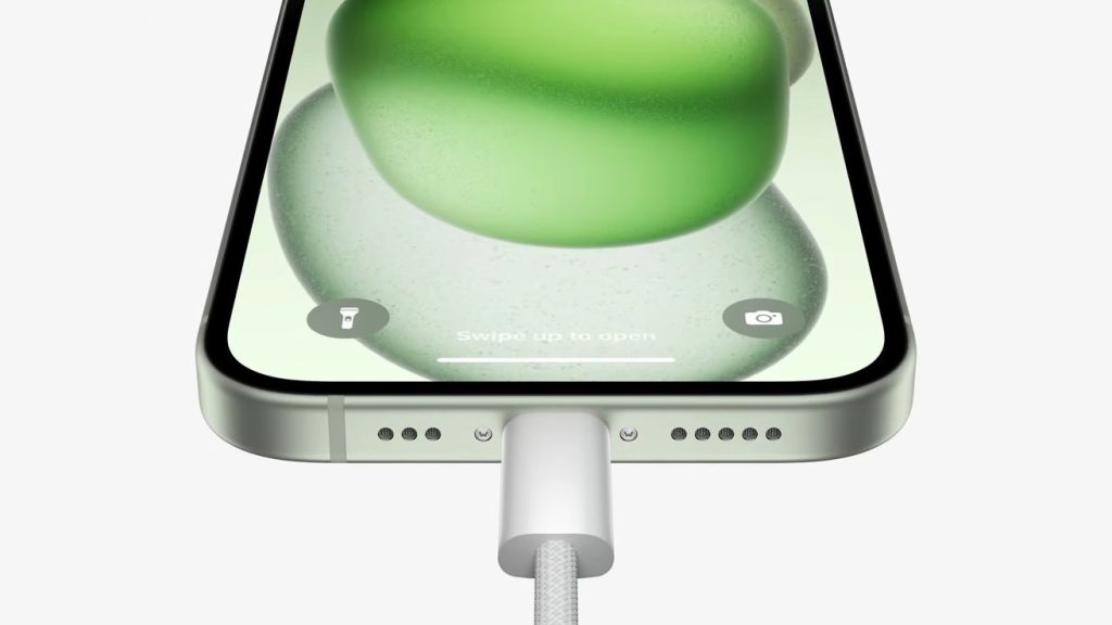 iPhone 15 Xanh lá (Green) nhìn từ hướng cổng sạc