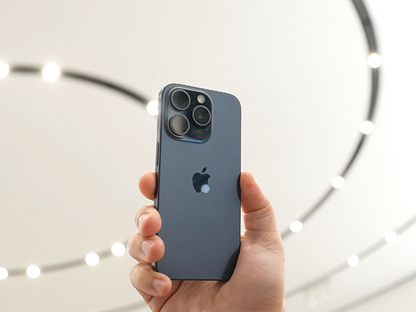 Review chi tiết iPhone 15 Pro Max trong bài viết này 