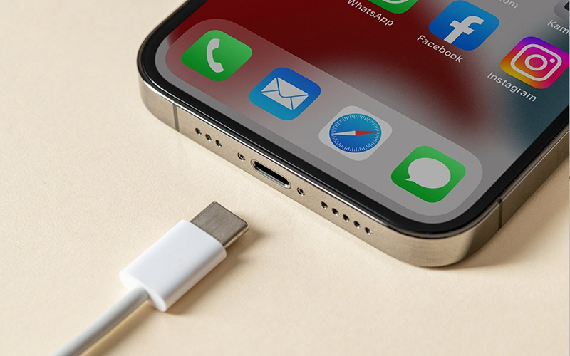 iPhone 15 Plus và 15 Pro Max giống nhau về cổng kết nối USB-C 