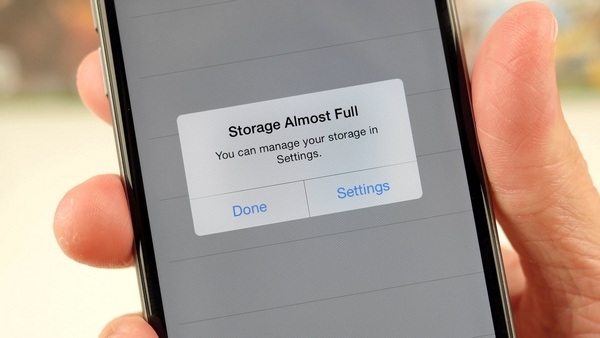 Người dùng iPhone có thể mua thêm các gói iCloud để lưu trữ dữ liệu khi điện thoại hết dung lượng