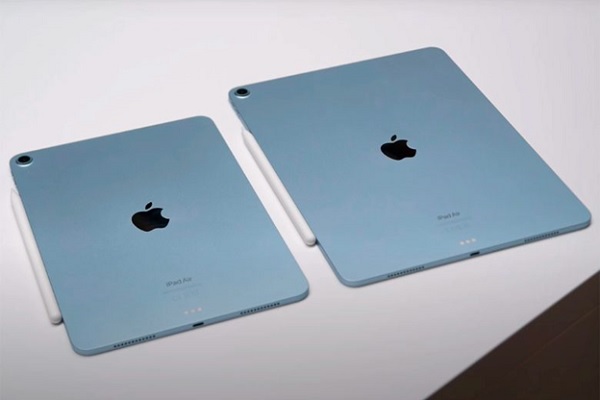 A couple of blue ipads

Description automatically generated