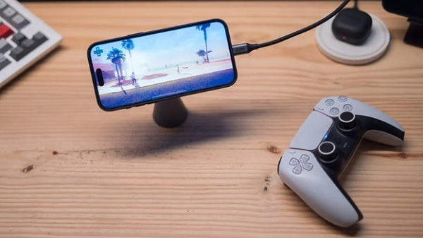 A phone charging a game controller

Description automatically generated