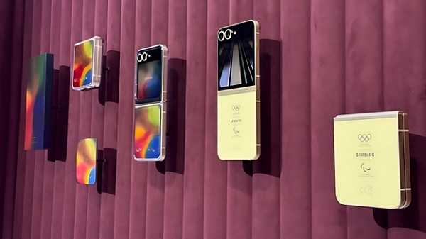 A group of cell phones on a wall

Description automatically generated