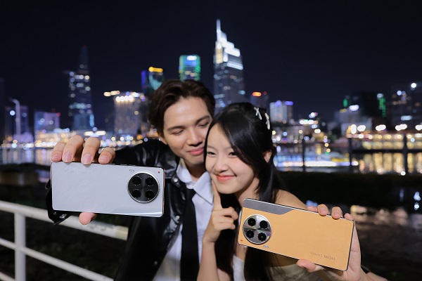 A person and person taking a selfie
Description automatically generated