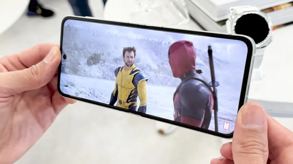 A cell phone with a camera
Description automatically generated